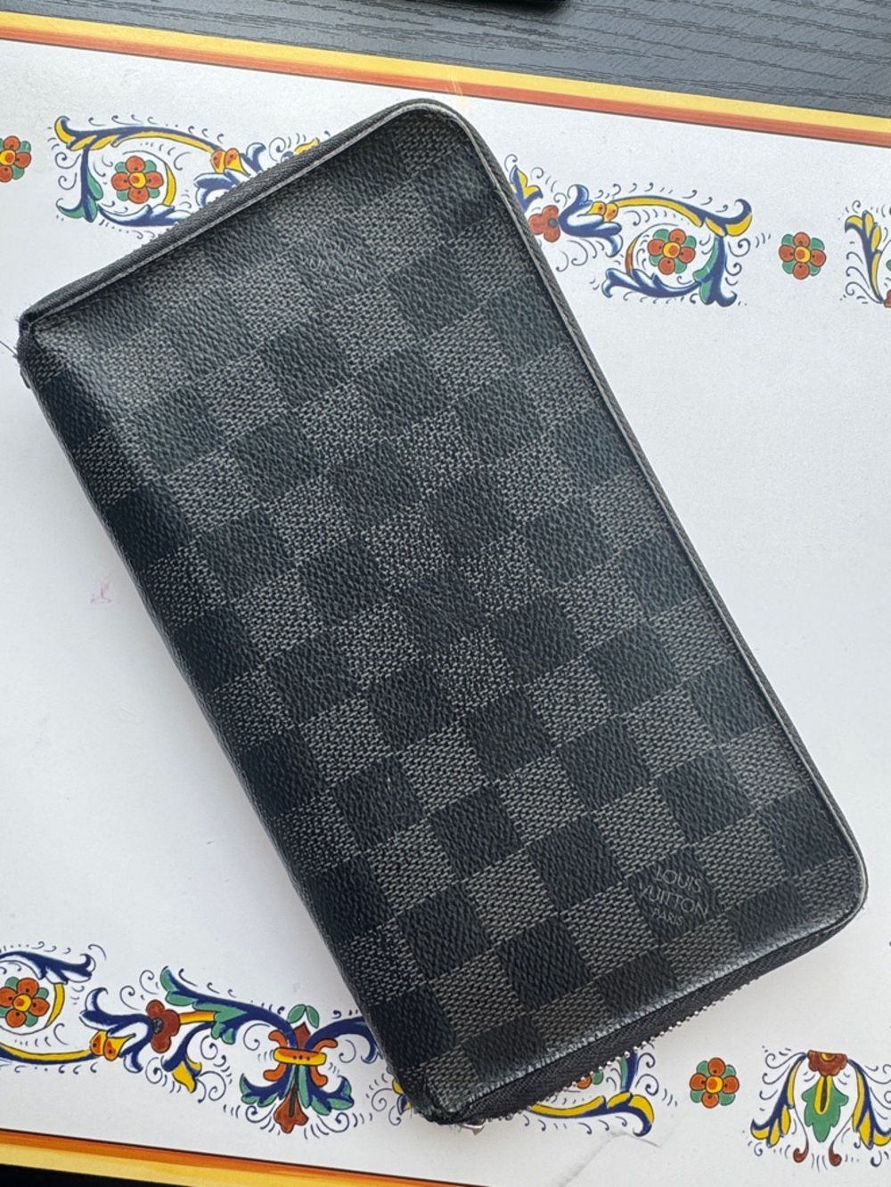 Louis Vuitton Men’s Wallet Damier Graphite – For Repair / Worn Condition